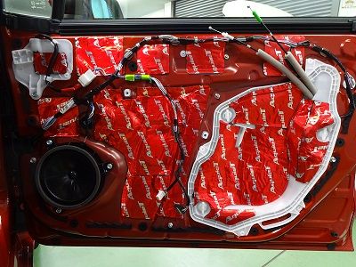 カローラスポーツ　フロントドアデッドニング右400