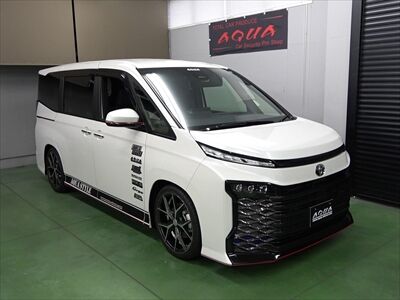 新型ヴォクシー】アルミホイール装着！インチアップ＆ローダウン