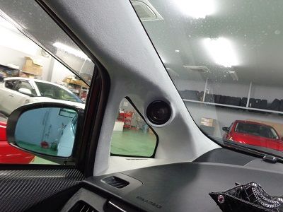 トヨタ ハイブリッドプリウスαのシステムアップです！ピラー制作