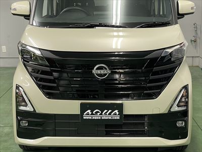 フロントグリルシート施工後ブラックカーボンシート (1)400