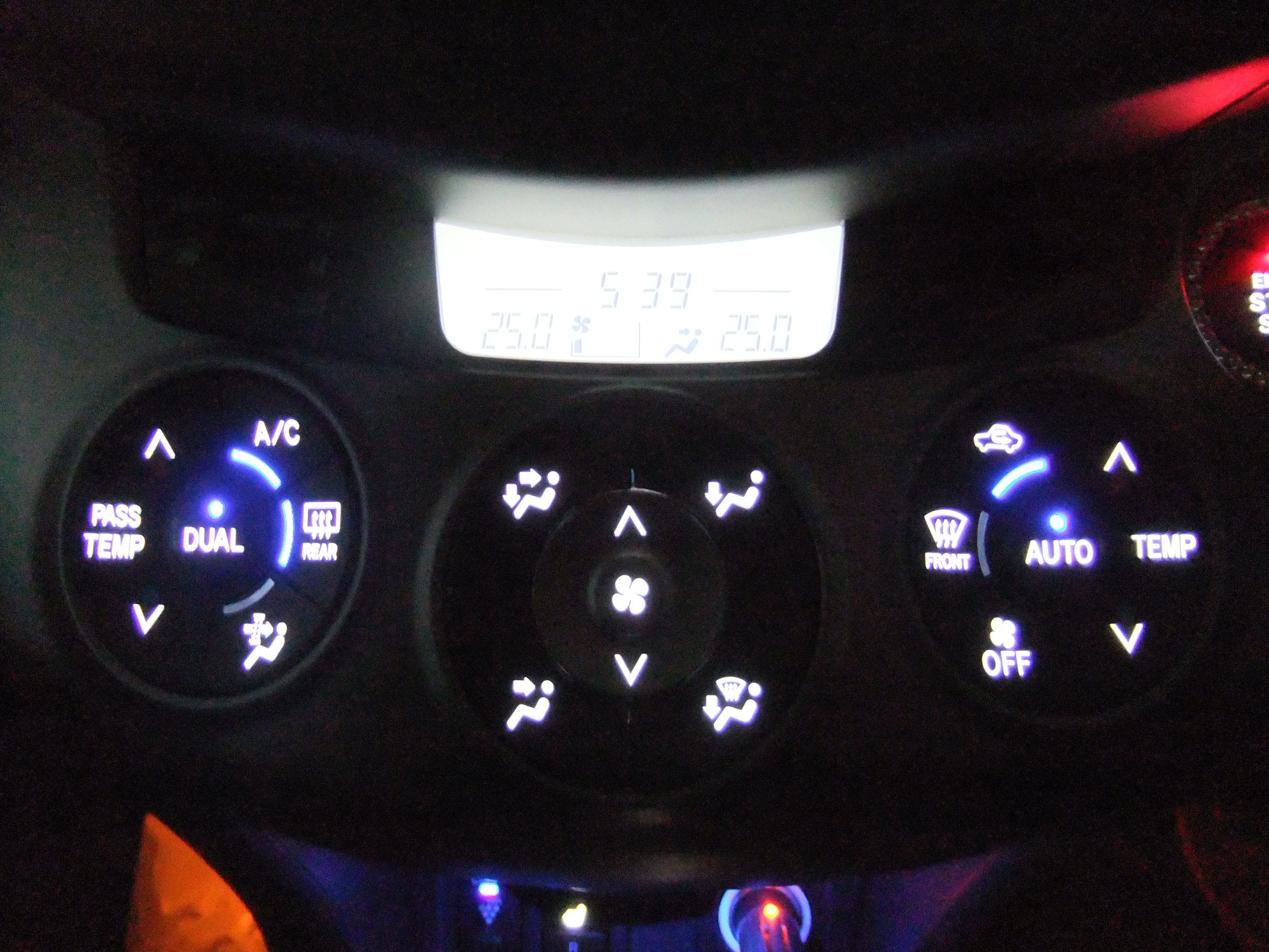 ヴァンガード 車内LED打ち替え 神奈川県 : AQUA日記