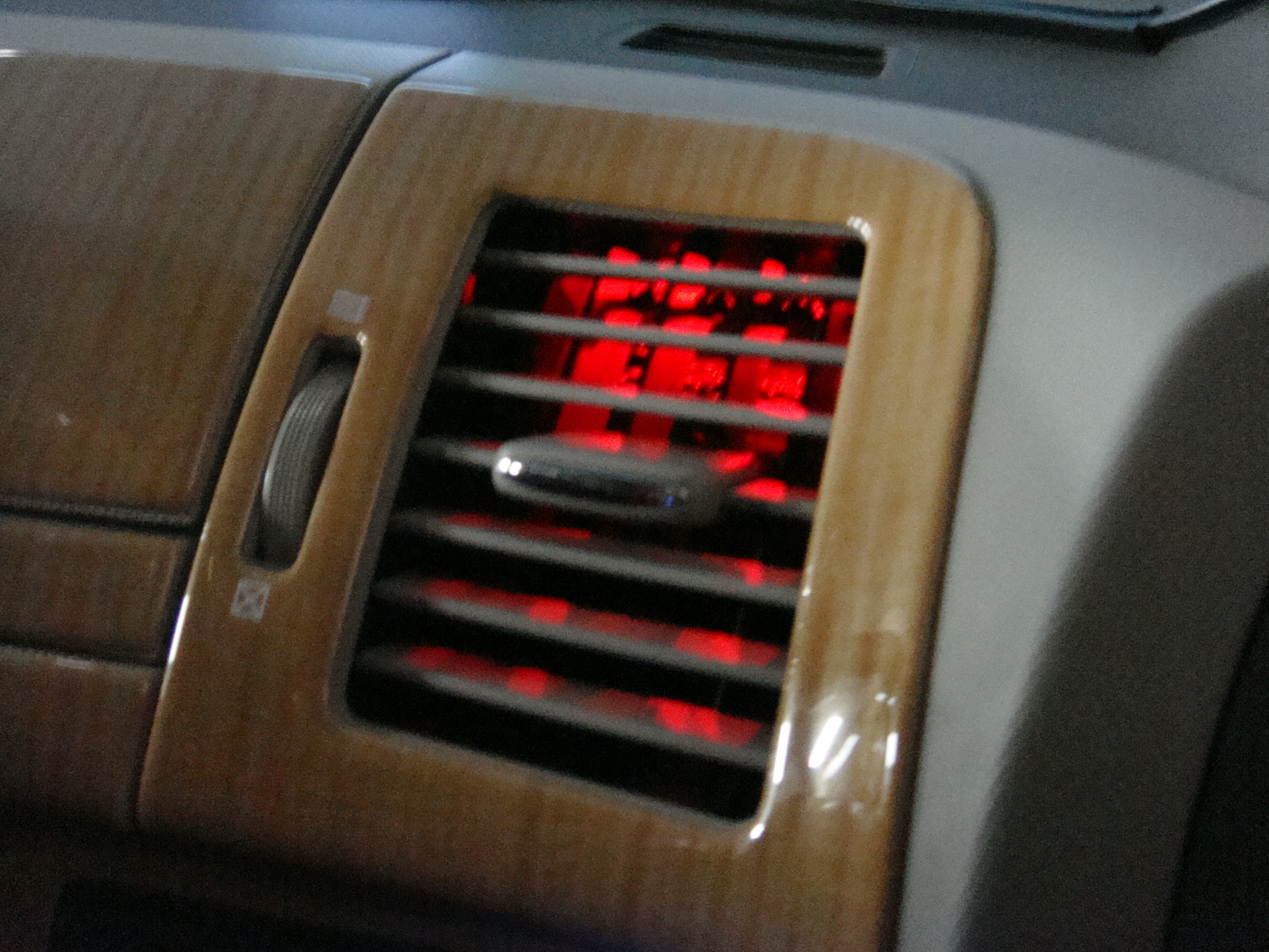 エスティマ レッドアイ ７色ブラックホールled 山梨県よりご来店 Aqua日記