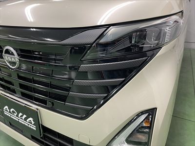 フロントグリルシート施工後ブラックカーボンシート (4)400