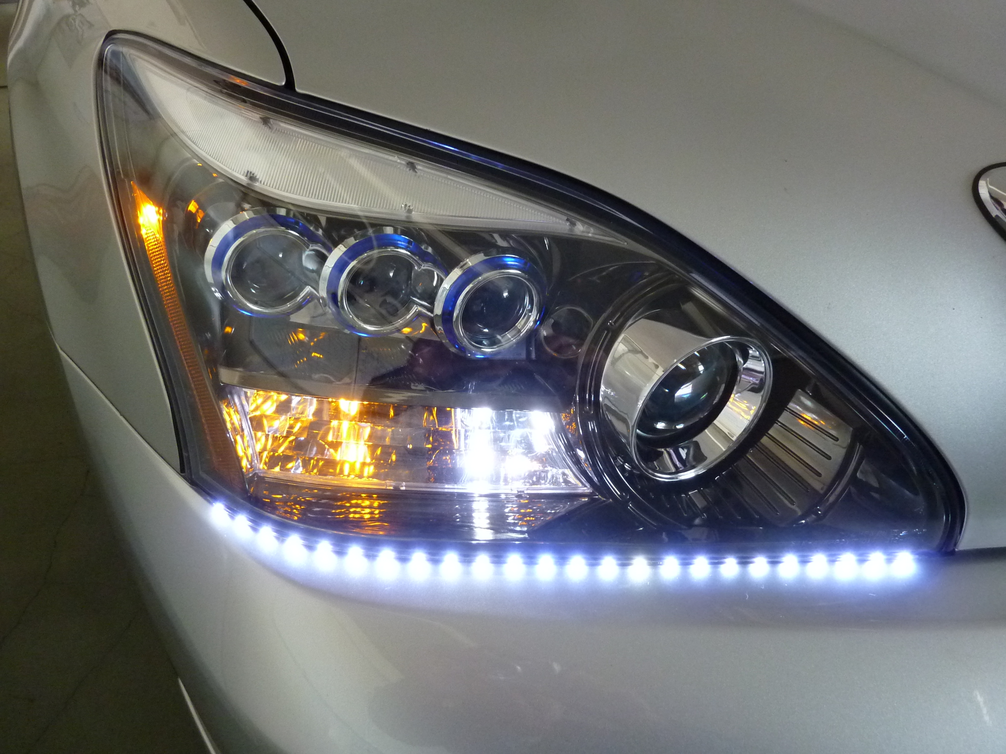 ハリアー 3連プロジェクターヘッドライト : AQUA日記