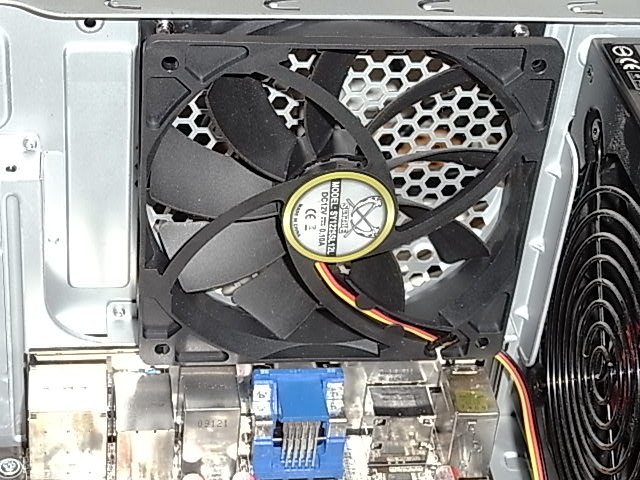 ケースファン さぁ 外に出よう