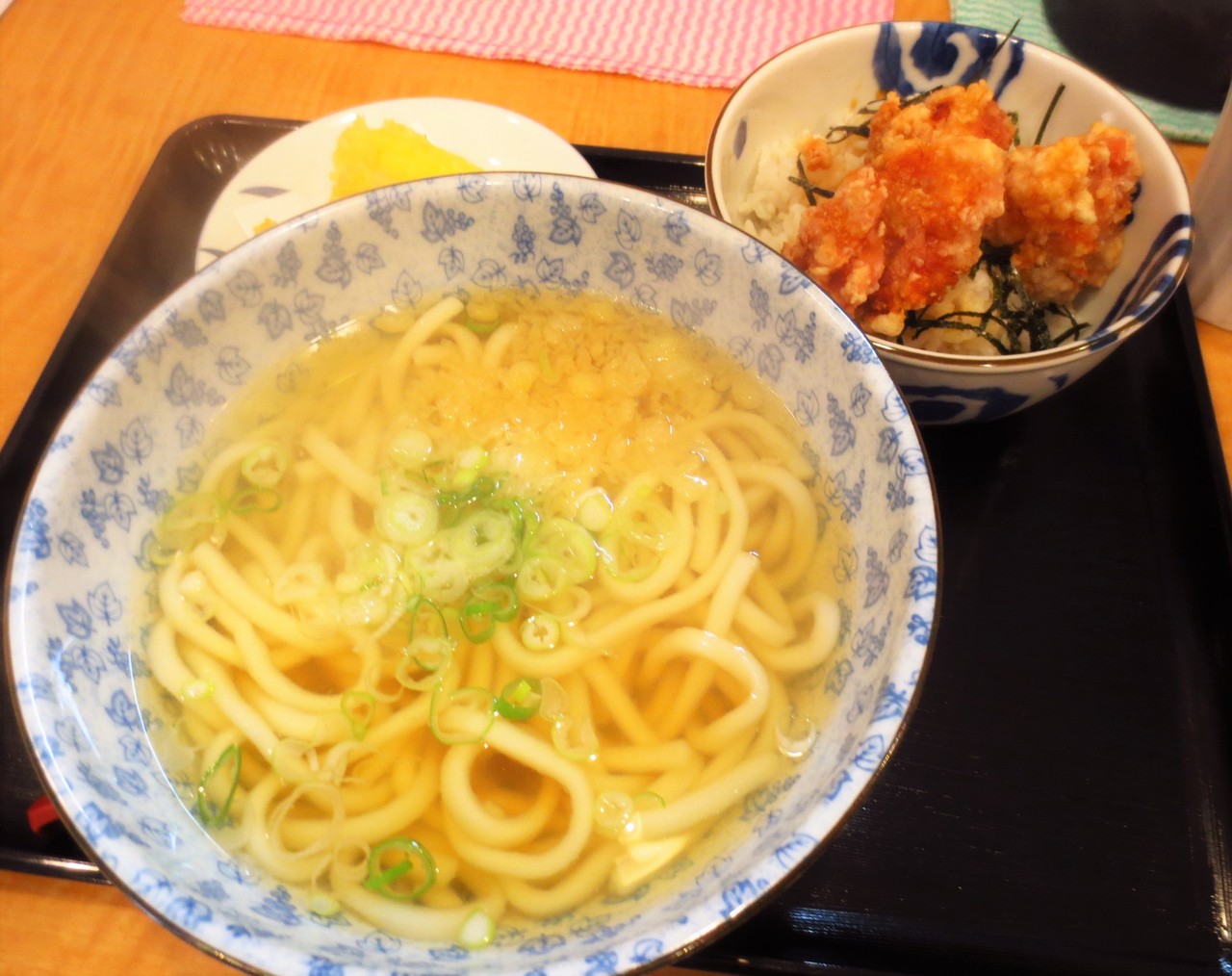 関西風のだしが特徴の 黄金のだし うどんのそうまや さんのいか天うどんはなかなかの味 Rubis Life