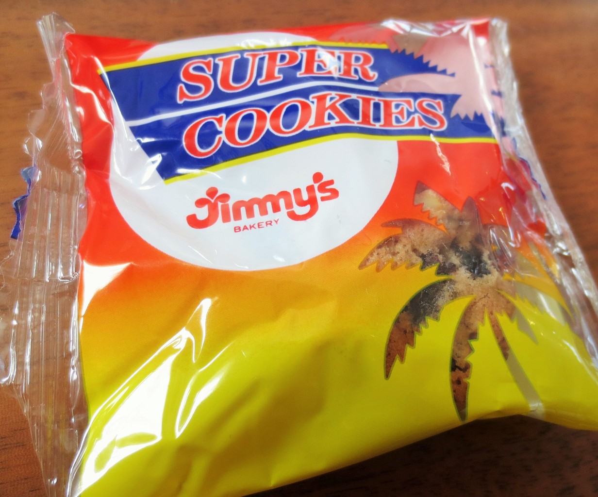 沖縄土産 しっとりしてどっしりとしたアメリカンクッキー Jimmy Sのスーパークッキーをいただいた Rubis Life
