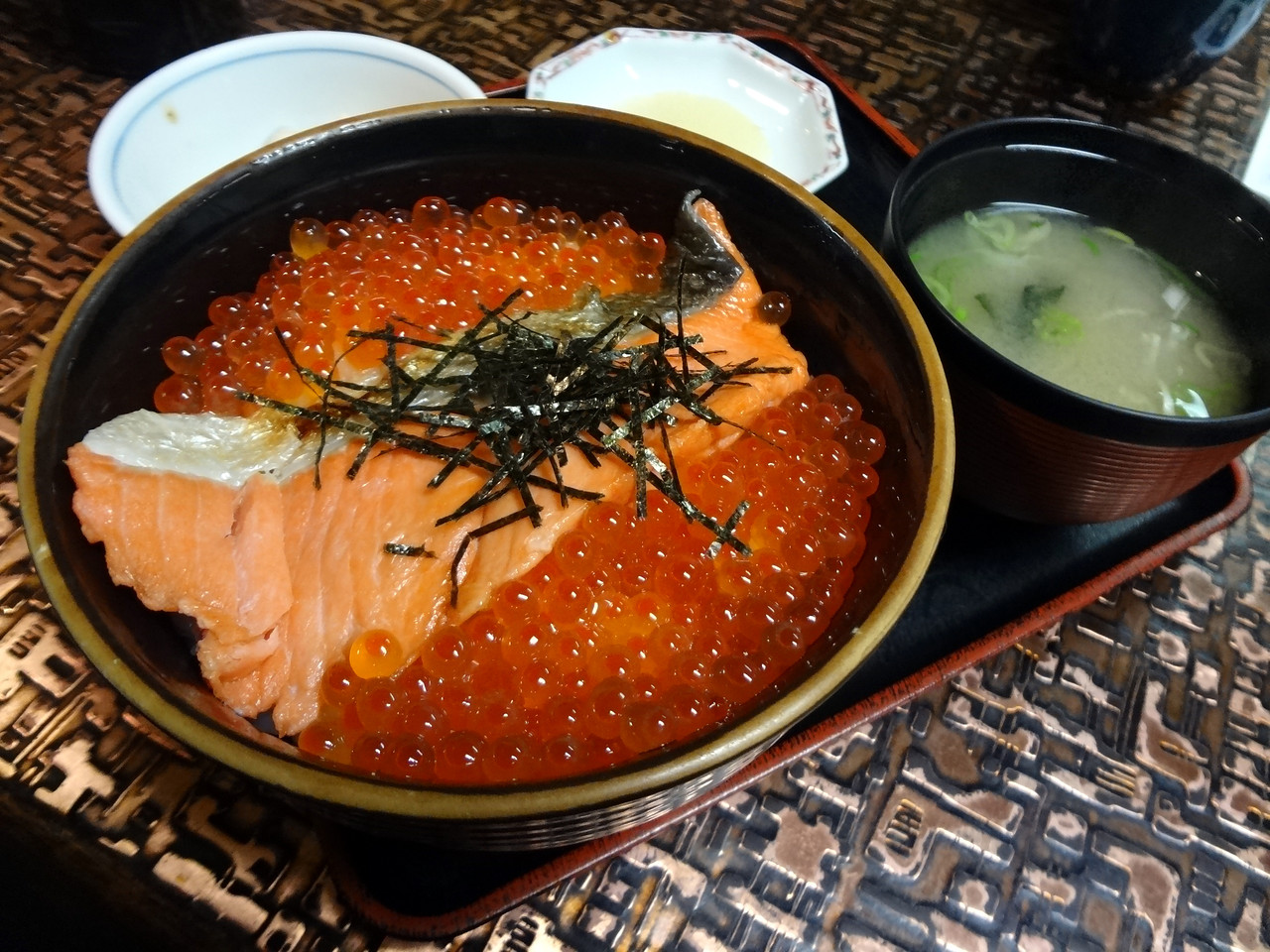 北海道で親子丼といえばこっちでしょう お刺身居酒屋瑠玖 さんでいただく鮭といくらの親子丼 Rubis Life
