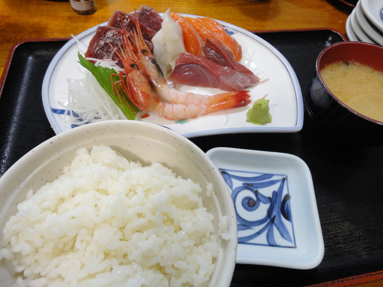 狸小路6丁目 瑠玖 魚平 さんの新鮮でおいしい お刺身定食 Rubis Life 狸小路6丁目 瑠玖 魚平 さんの新鮮でおいしい お刺身定食 Rubis Life