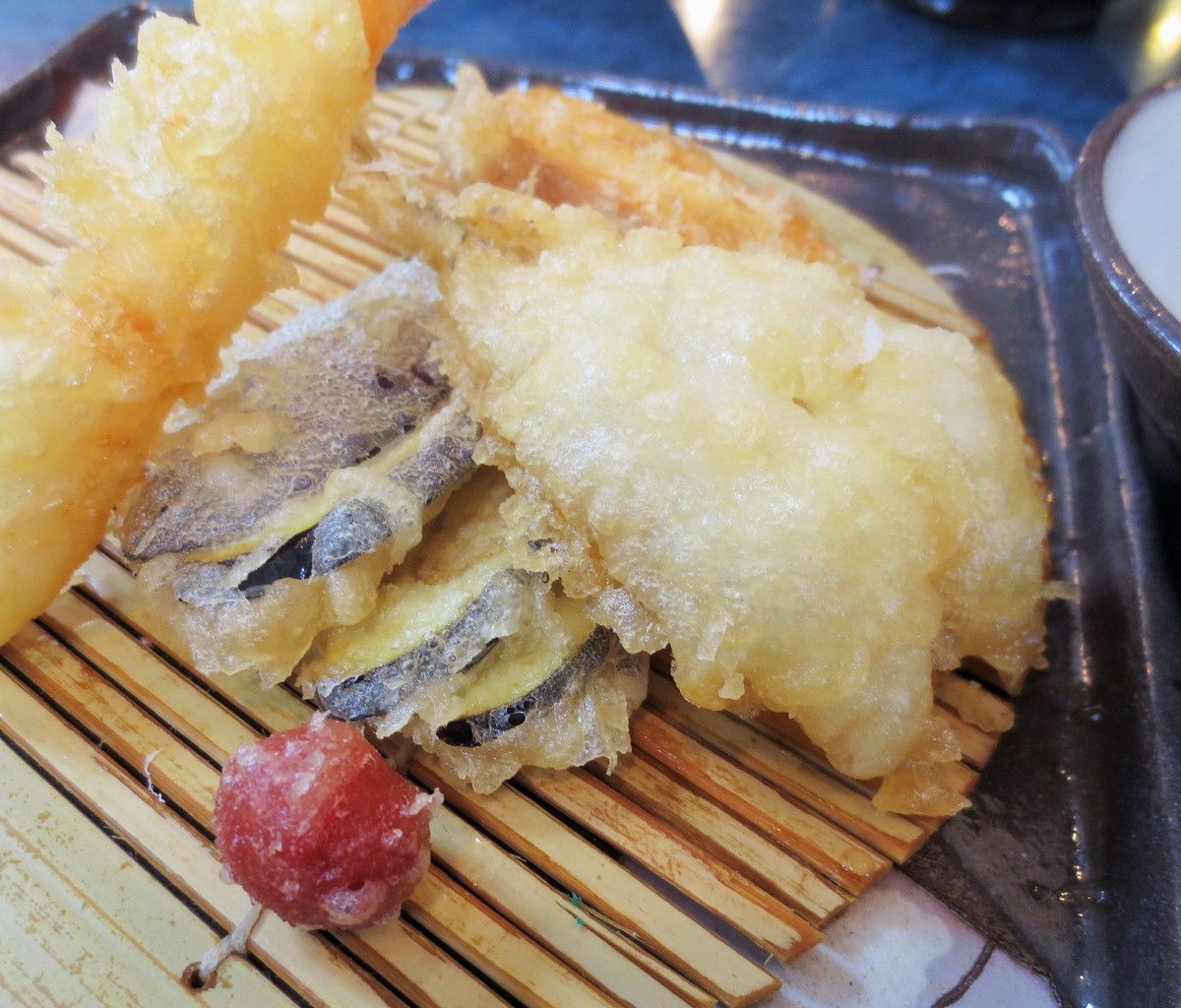 目の前で揚げてくれる揚げたてほやほやの天ぷら 天ぷら家 てんてん にて てんてん定食 Rubis Life