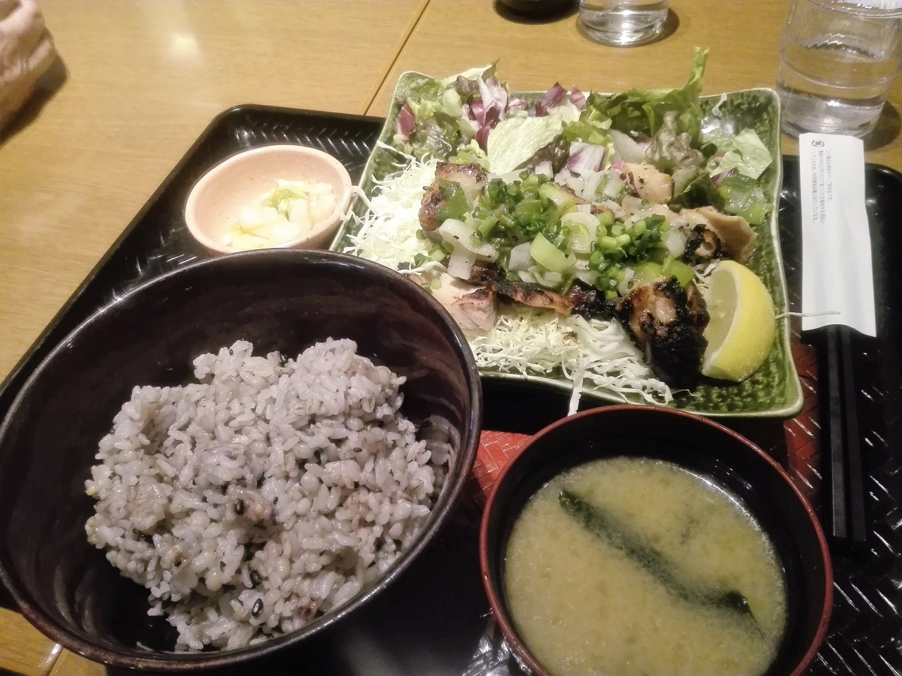 大戸屋ごはん処 海老名店にて 塩葱だれの炭火焼きチキン定食 Rubis Life 大戸屋ごはん処 海老名店にて 塩葱だれの炭火焼きチキン定食 Rubis Life