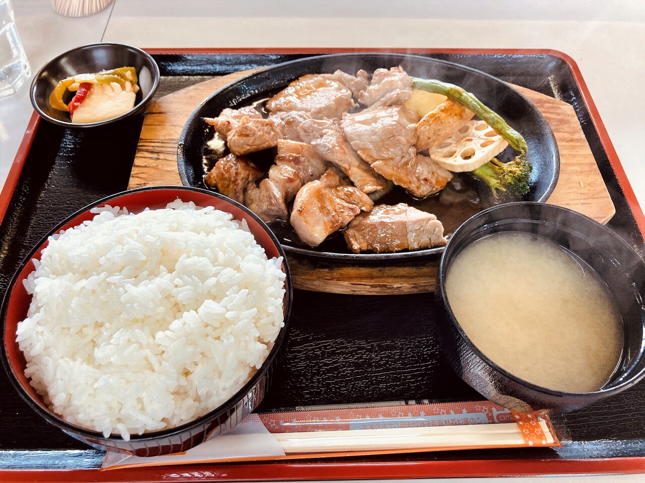 運転免許更新のあとは 札幌運転免許試験場横 定食処 櫻茶屋 さんでいわゆるトンテキの 免許更新定食 かみふらのポークがめちゃくちゃ柔らかくてうまい Rubis Life
