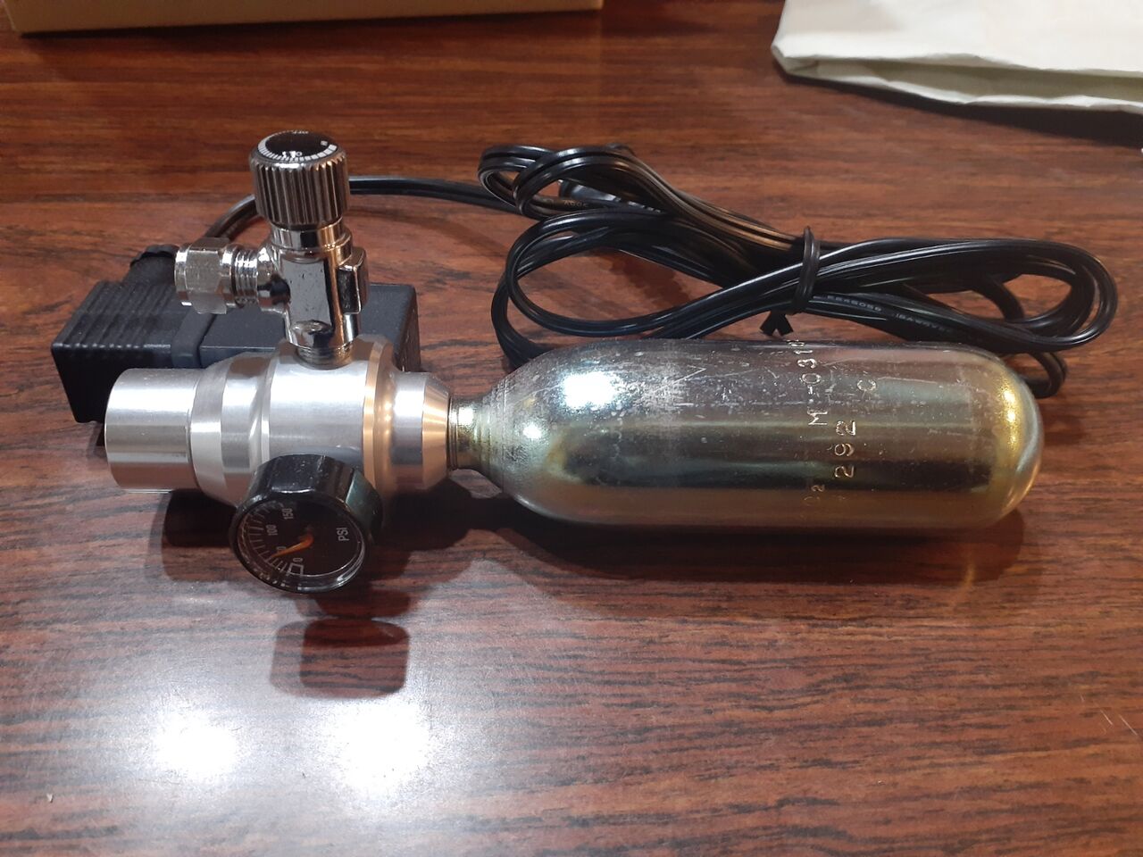 CO2レギュレーター（クリスタルアクア製 SS-1GR01）を修理に出し