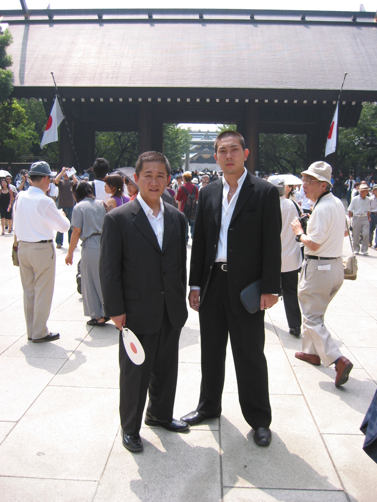 靖国神社参拝 終戦記念日を迎えて 日本人 荒川ヒロシ Carry On Carry Out