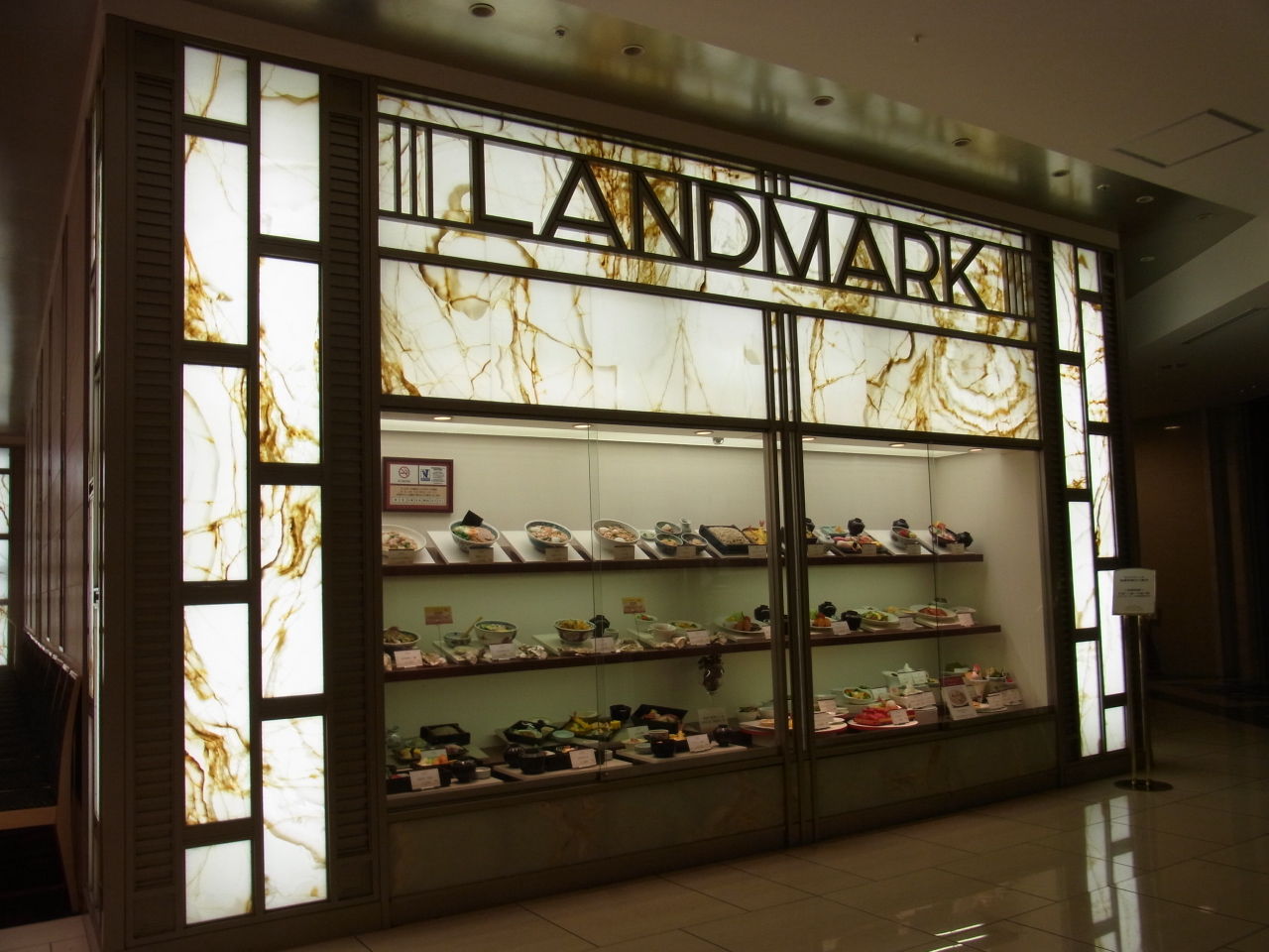 ランドマーク 日本橋三越 三毛猫ランチ２