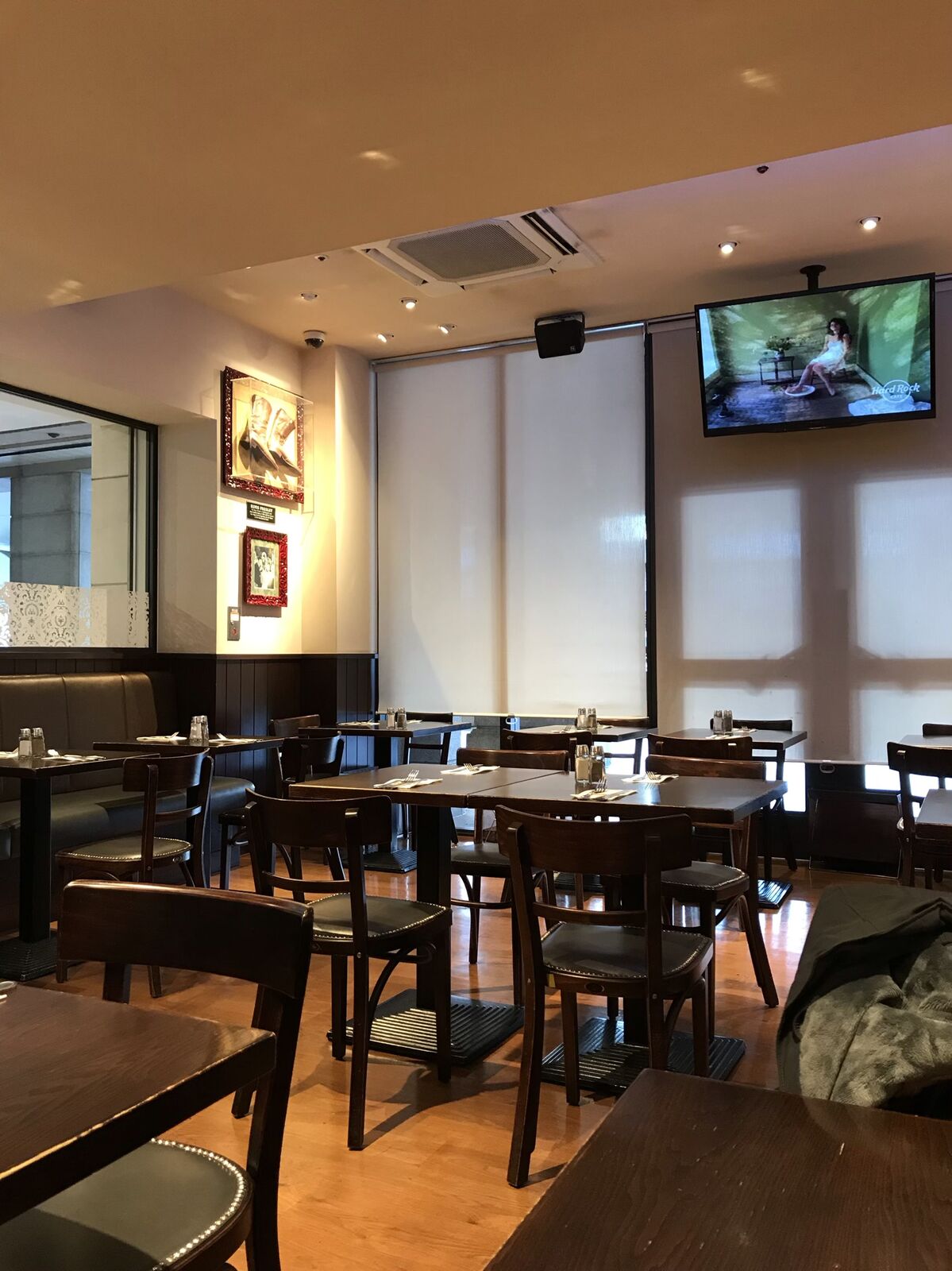 ハードロック カフェ Jr上野駅構内 三毛猫ランチ2 ハードロック カフェ Jr上野駅構内 三毛猫ランチ2