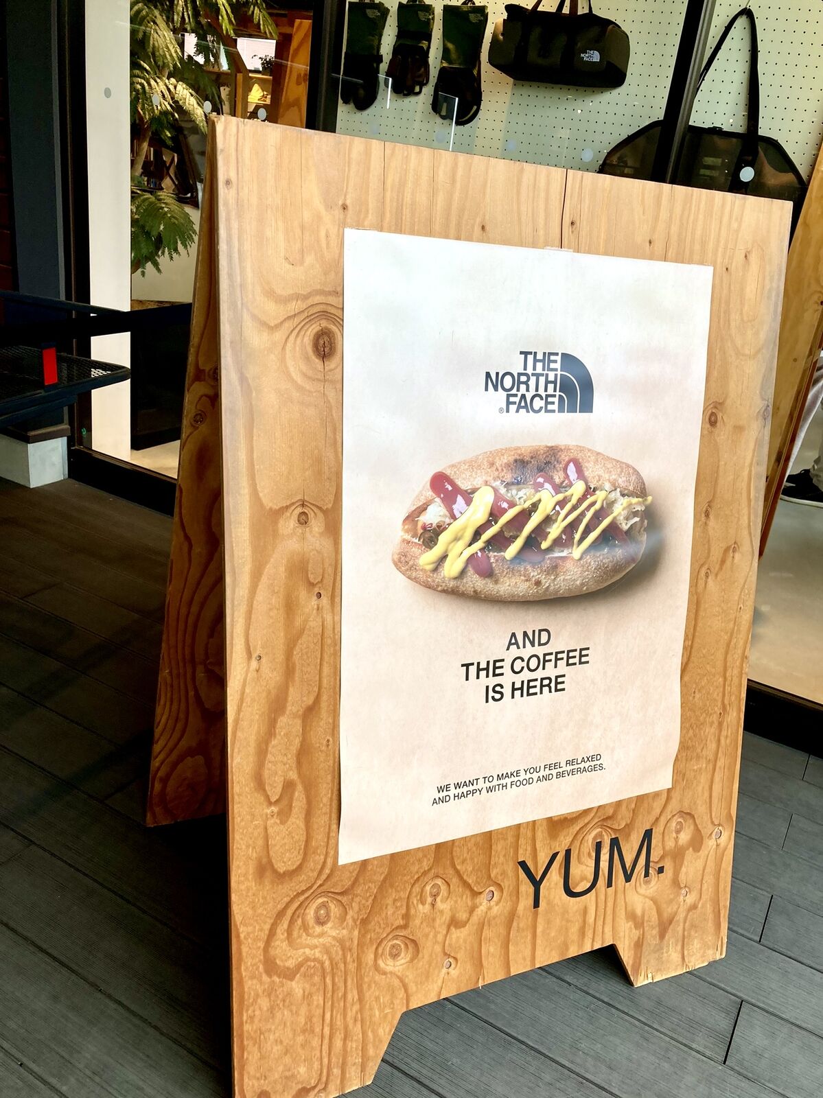 ザ ノース フェイス 昭島アウトドアヴィレッジ店 昭島市 三毛猫ランチ２