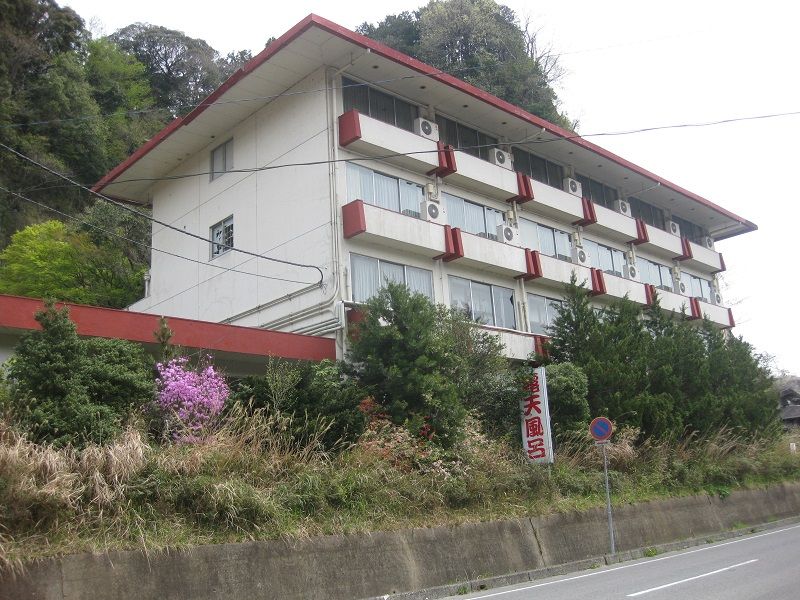 4 13 廃墟 岩風呂 とコミック1 オバサンヘアーでゴーゴー