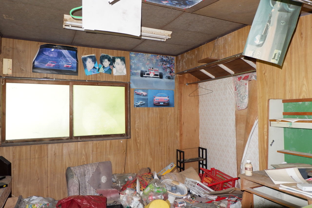 廃屋　残留物 