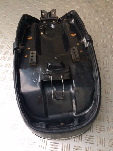 ダックス ST70 レストア日記 シート ① : CB750Four＆CL250 レストア