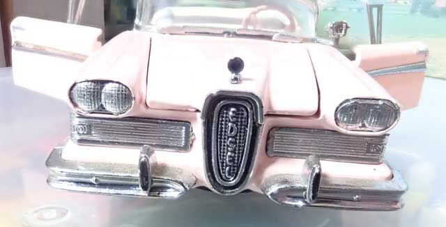 ノレヴのフォードエドセル : ガレージ竹取坂（光山市交通局車両部）