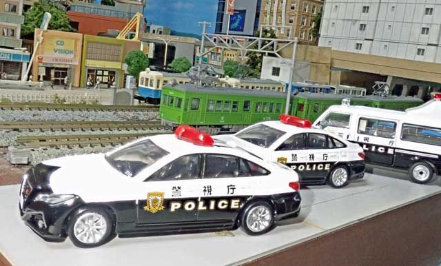 トミカプレミアムのクラウンパトカー : ガレージ竹取坂（光山市交通局