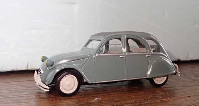 デルプラドのシトロエン2CV : ガレージ竹取坂（光山市交通局車両部）