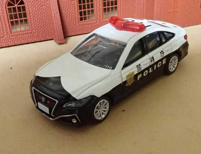 トミカプレミアムのクラウンパトカー : ガレージ竹取坂（光山市
