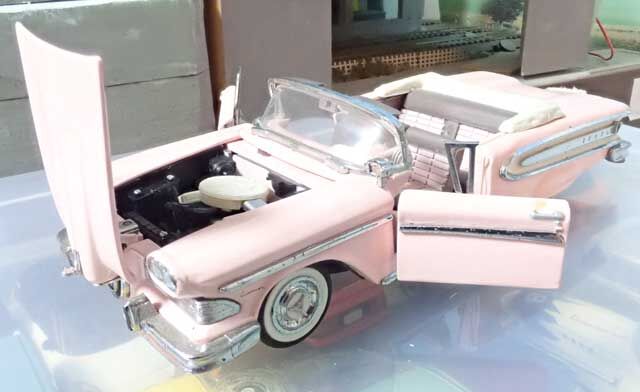 ノレヴのフォードエドセル : ガレージ竹取坂（光山市交通局車両部）