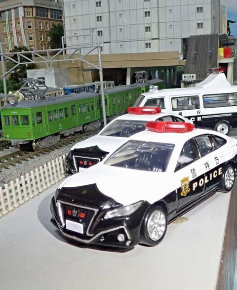 m*s様 トミカプレミアム トミカガレージ クラウンパトカー付き トミカプレミアムのクラウンパトカー : ガレージ竹取坂(光山市