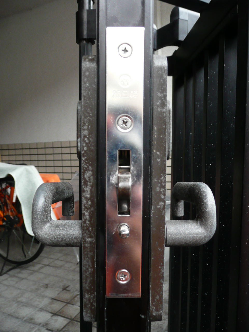 新日軽伸縮門扉 Spnva ハンドル錠交換 大阪 都島区 アーキスクエア公式ブログ Archisquare Blog 大阪 城東区