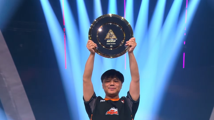 「Esports World Cup」『スト6』決勝戦は最終セットファイナルラウンドまでもつれる大接戦!優勝はxiaohai、EWC連覇!15歳Blazも大健闘の準優勝!