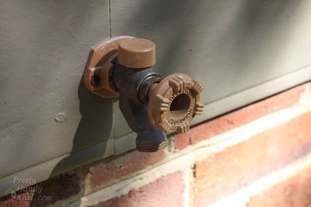  Bảo vệ Spigot khỏi ống Burst đông lạnh | Cô gái xinh xắn tiện dụng 