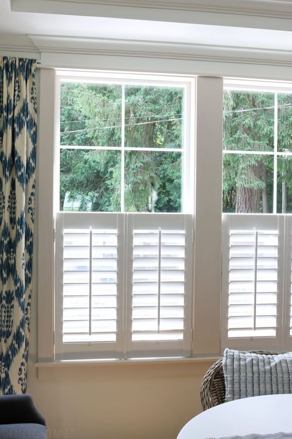  Cửa chớp trồng mới "width =" 600 "height =" 900 "srcset =" https://theinspiredroom.net/wp-content/uploads/2015/07/Plantation-Shutter-The- Inspired-Room.jpg 600w, https://theinspiredroom.net/wp-content/uploads/2015/07/Plantation-Shutter-The-Inspired-Room-200x300.jpg 200w, https://theinspiredroom.net/wp- nội dung / tải lên / 2015/07 / Plantation-Shutter-The-Inspired-Room-400x600.jpg 400w "size =" (max-width: 600px) 100vw, 600px "data-jpibfi-post-excerpt =" "data-jpibfi -post-url = "https://theinspiredroom.ne t / 2015/07/07 / new-plantation-shutter / "data-jpibfi-post-title =" New Plantutter Shutter "data-jpibfi-src =" https://theinspiredroom.net/wp-content/uploads/2015 /07/Plantation-Shutter-The-Inspired-Room.jpg "/> </p><br>
<p> Những con chó của chúng tôi luôn phát điên khi nhìn ra cửa sổ phía trước của chúng tôi ở những người và chó đi ngang qua nên chúng tôi nghĩ đôi khi đóng cửa chớp (giống như một cái lưỡi xoắn!) cũng có thể làm cho ngôi nhà của chúng tôi yên tĩnh hơn. Chúng tôi muốn cửa chớp cho phòng ăn để cung cấp thêm sự riêng tư. </p><br>
<p> <img class=
