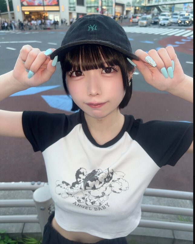 【芸能】芹口しゅう、あのちゃんにそっくりな21歳タレントの最新水着ショット公開！