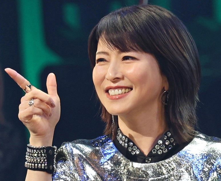 「こんな56歳がいてもいいに決まってる」森高千里〝コンサート写真〟