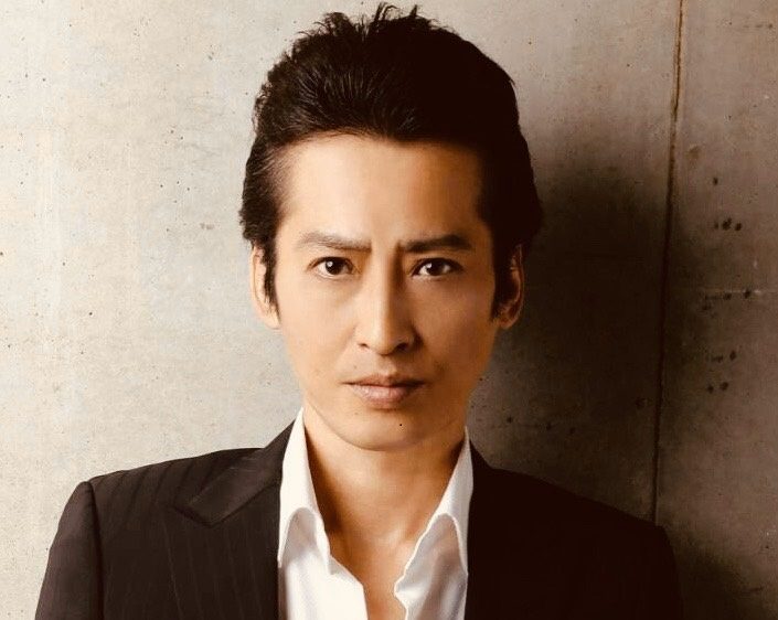 【芸能】元国民的アイドル、自転車で転倒…　顔面にケガを負い近影にファン衝撃