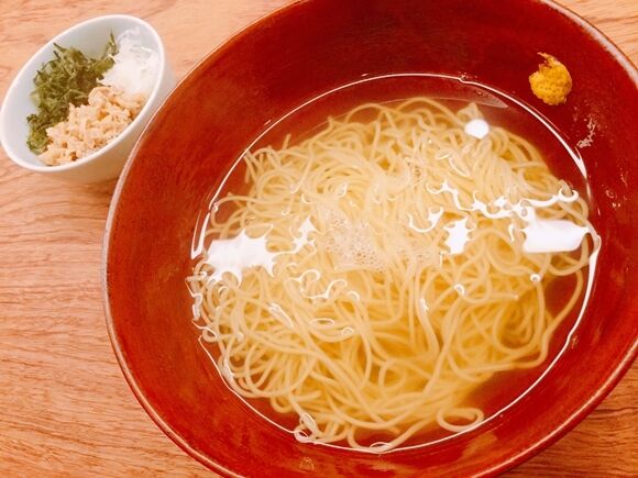【拉麺】具なしラーメンの魅力と成長：1000円の壁を打破する新たな選択肢