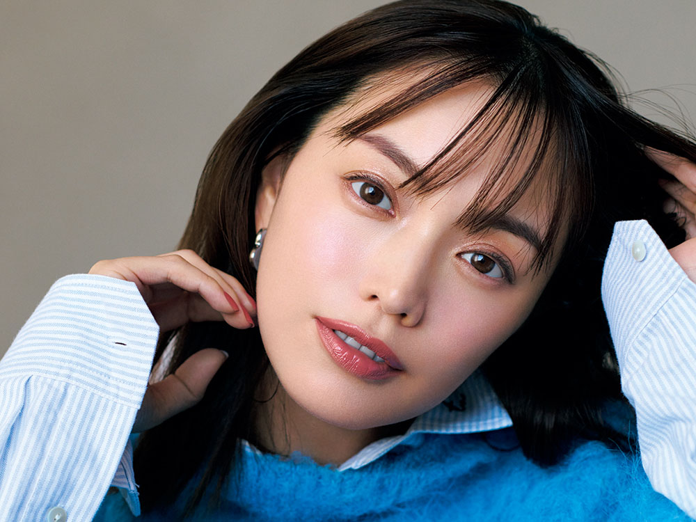 【芸能】蛯原友里、45歳でも変わらぬ美しさ！超ミニスカート姿に称賛の声