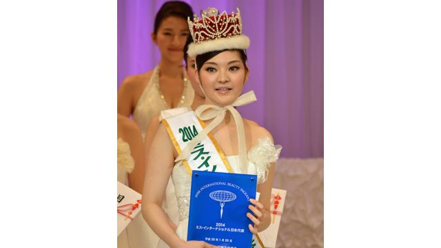 14年ミス・インターナショナル日本代表、電車内「日本語と英語以外」表記に「不愉快」