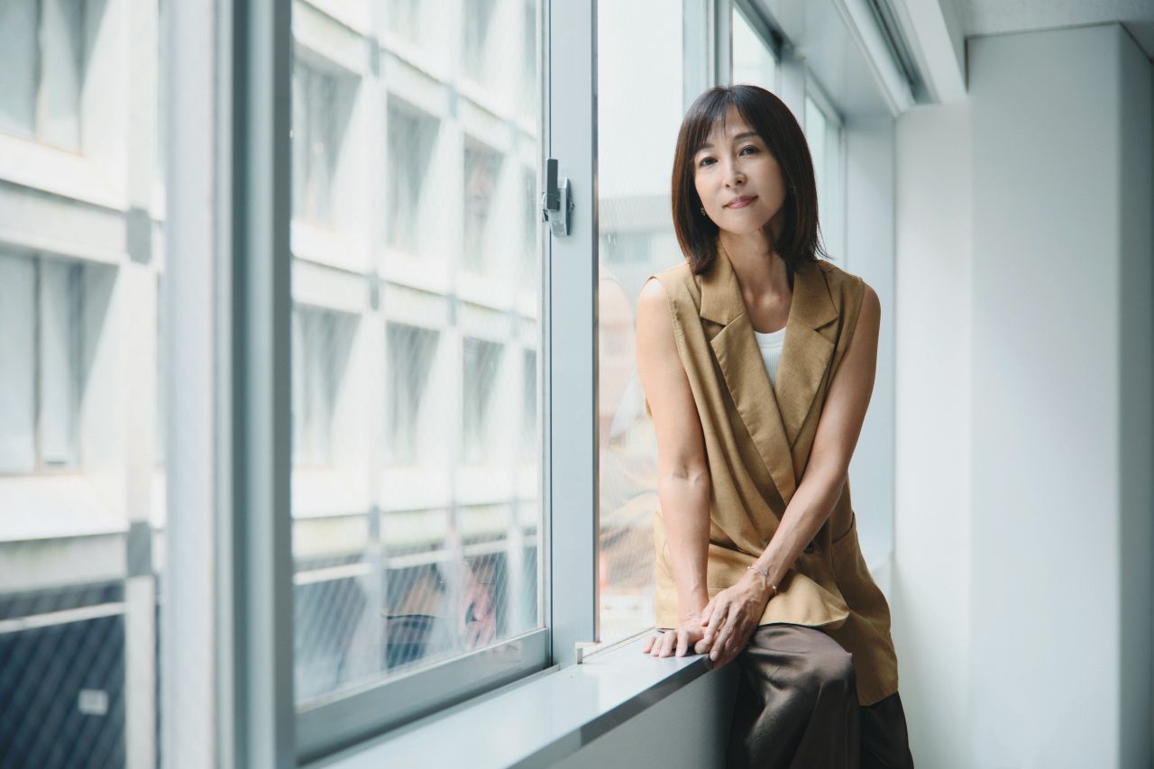 【芸能】かとうれいこ、水着姿で『フライデー』の表紙！ 27年ぶりの写真集で水着姿を披露