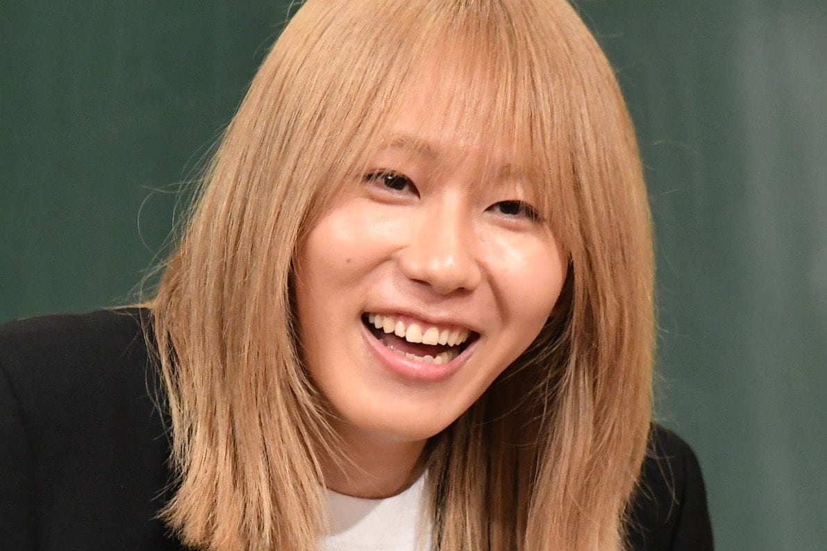 【芸能】岸谷蘭丸「足組むのはダメ？」賛否を考える