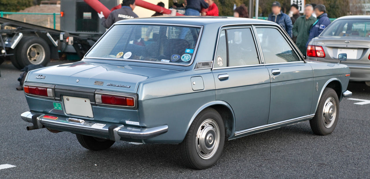 510ブルーバード、サニートラック 510ブル」フェイスのサニトラがとってもレーシー！【クロス