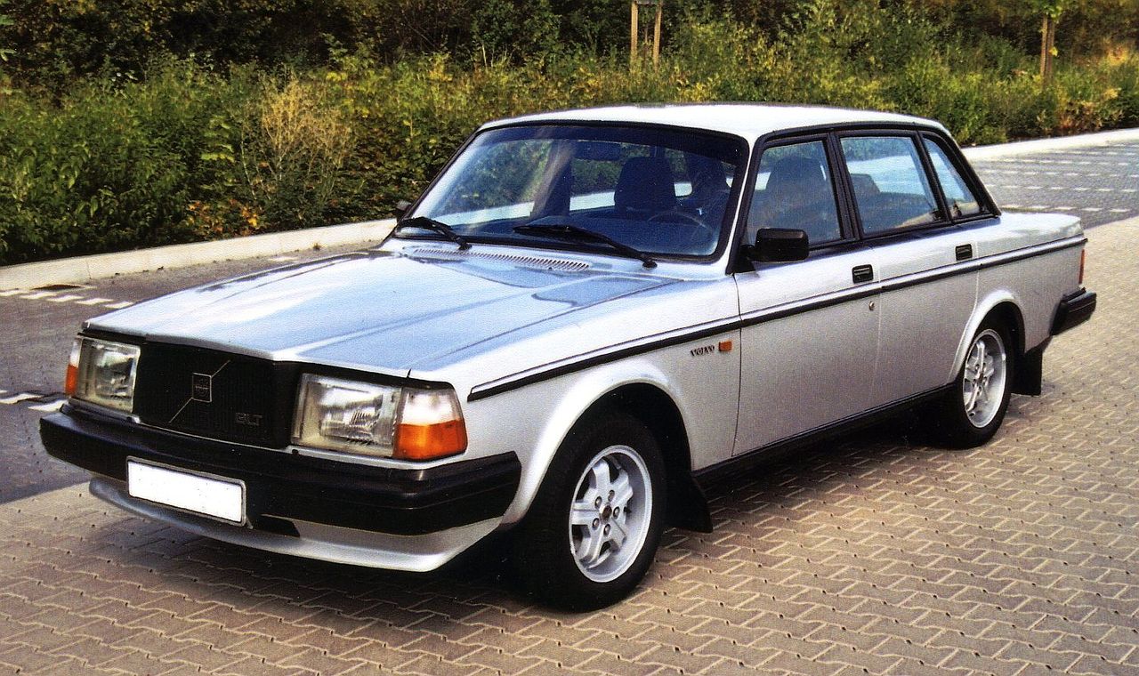 クラシックカー図鑑 ボルボ 240 1974年 クラシックカー図鑑 ボルボ 240 1974年
