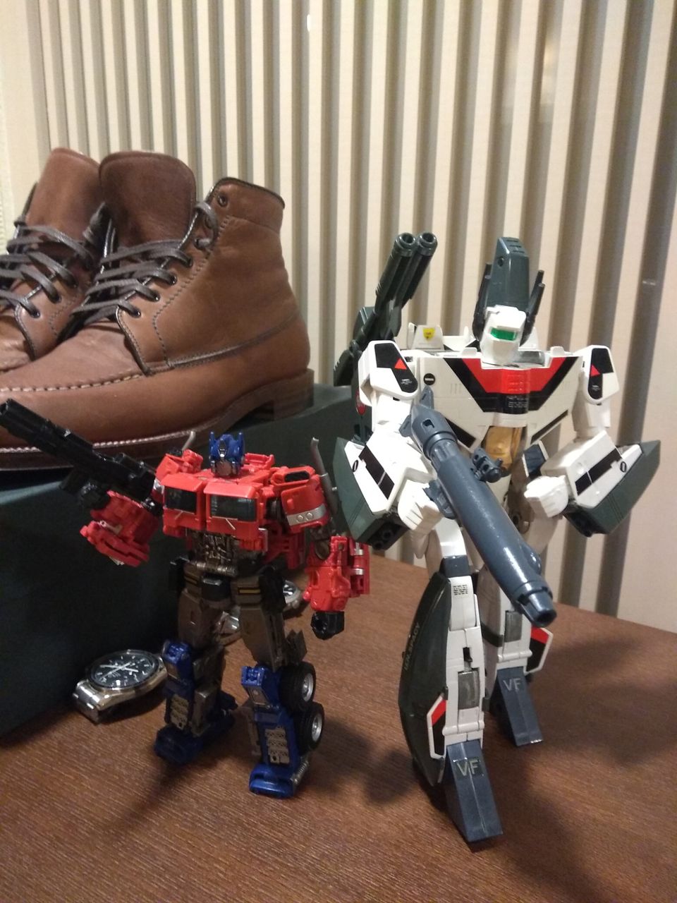 マクロスってガンダムの偽物なんじゃないの? | ガンダムも戦闘中に歌えばキャラソンが売れるのに | ■一般人の認識