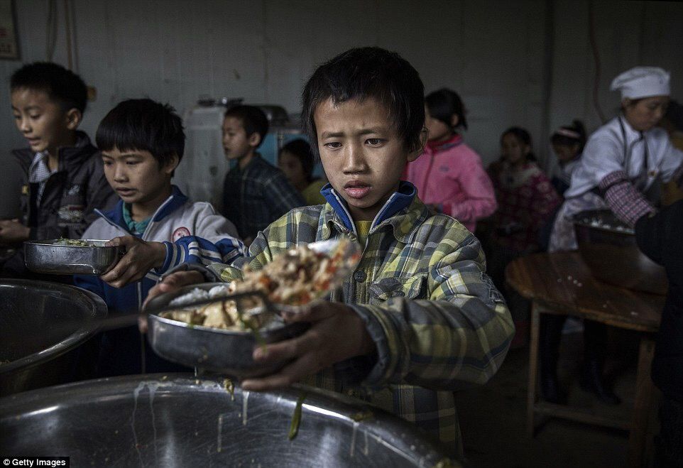 中国の女の子達、2ドアのロールスロイスを乗って集まる。日本の若者との差が凄い #画像