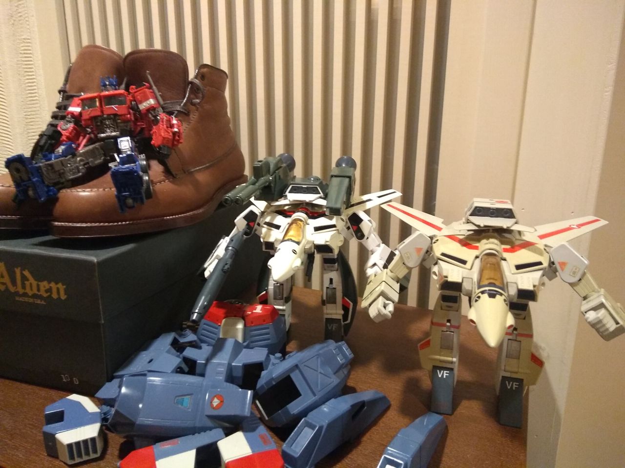 マクロスってガンダムの偽物なんじゃないの? | ガンダムも戦闘中に歌えばキャラソンが売れるのに | ■一般人の認識