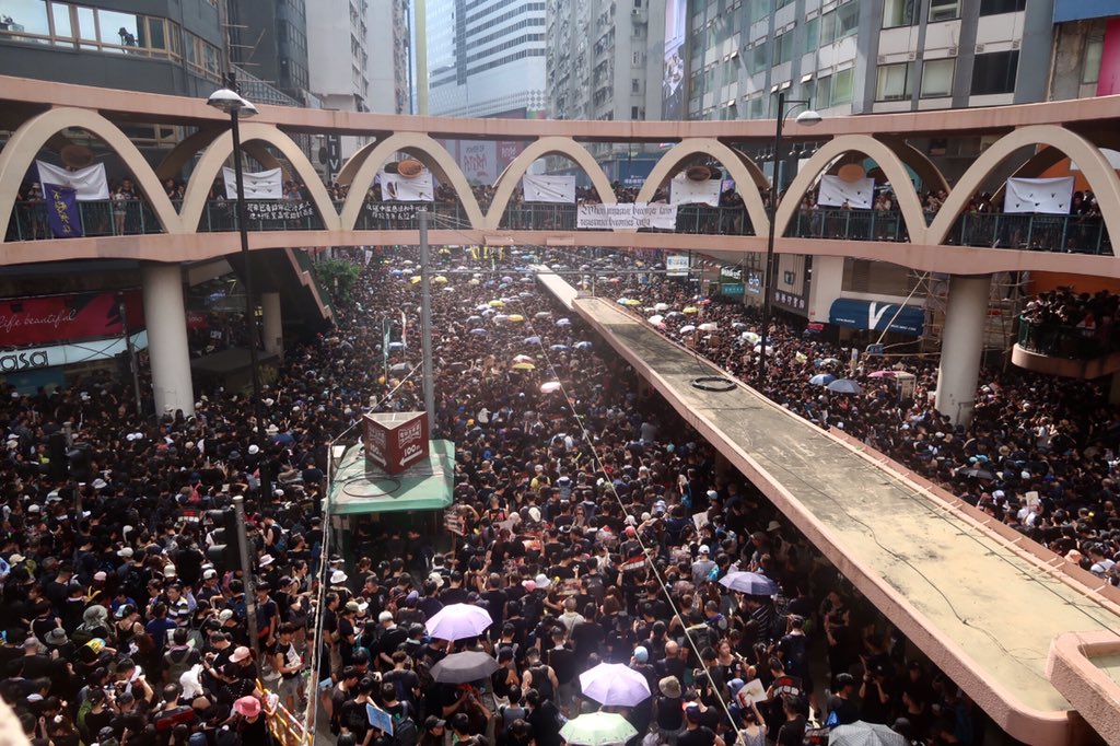 本日の香港デモ、前回を上回る144万人!SEALDsよ、これがデモだ! #パヨク画報