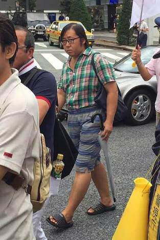 歳とっても若いときの格好してるオッサン