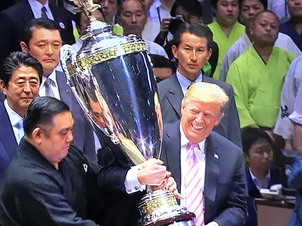 トランプ大統領、大相撲観戦の初戦ですでに飽きた模様w #悲報
